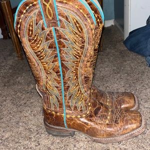 Womens size 6 worn cowgirl boots